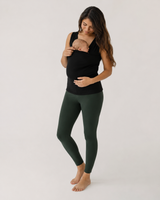 Vert · Legging taille haute Nidou vert olive porté par une maman